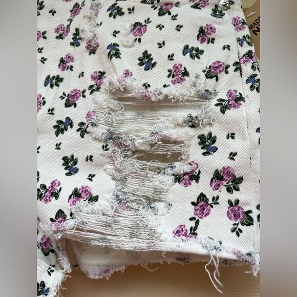 Madden NYC white floral print brand new denim distressed shorts, size 5 - Picture 11 of 12